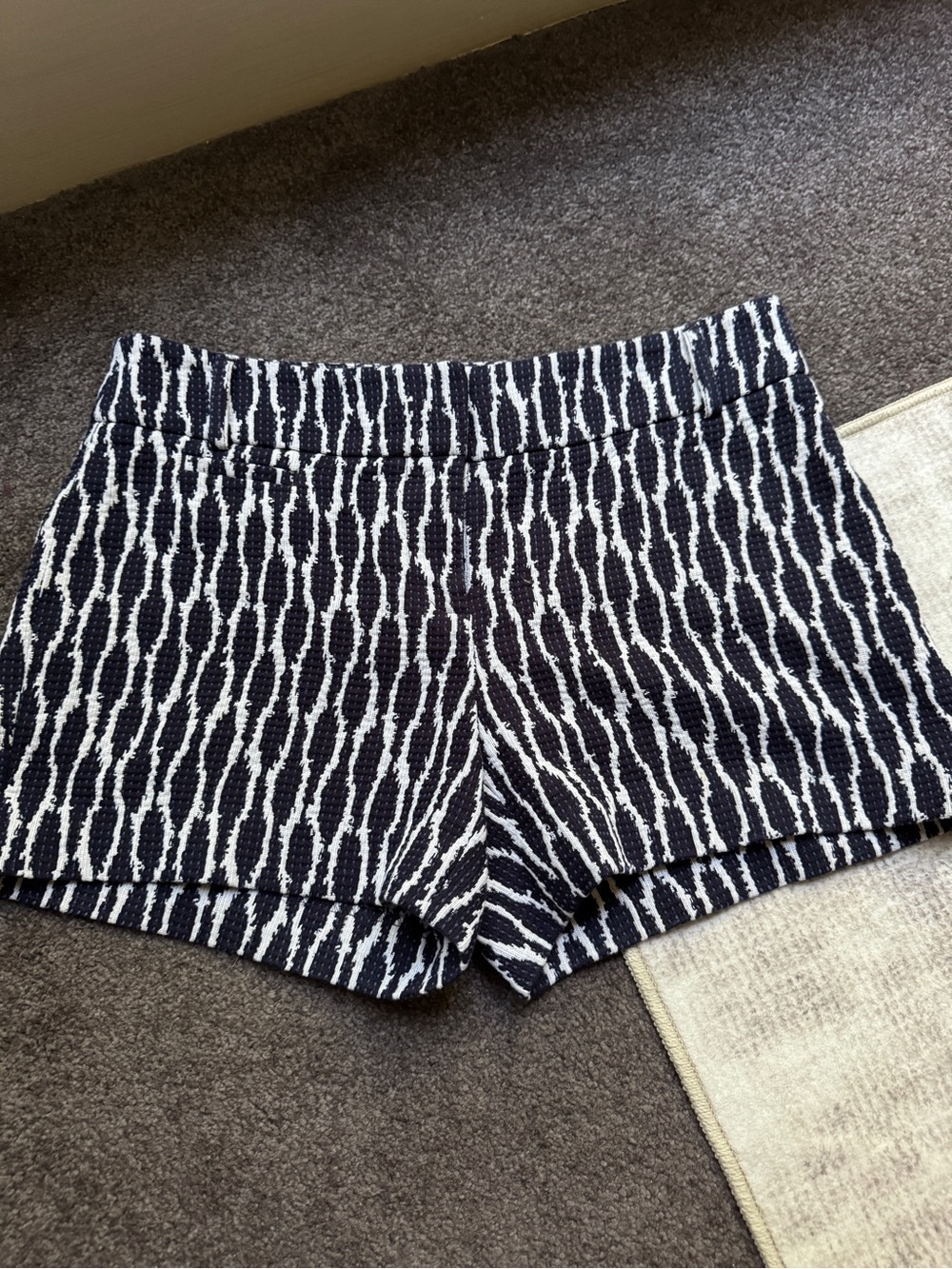 LOFT Women’s Navy White Striped Flat Front Zip Shorts Size 2